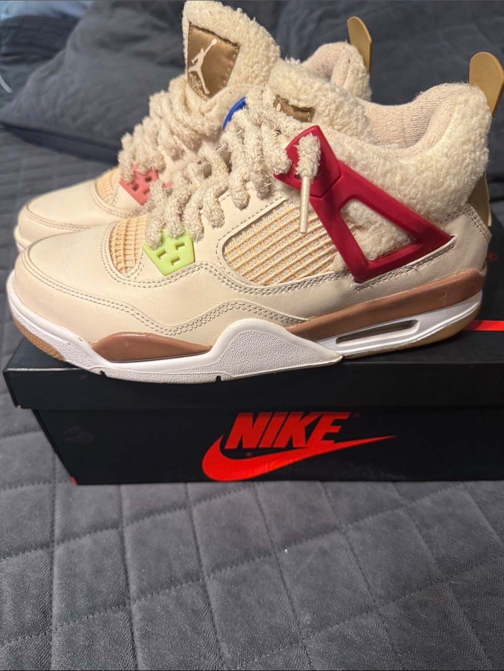 Jordan Kids Beige Sneakers with Red, Blue & Green Accents Air Jordan Retro 4 “